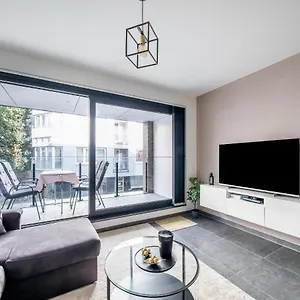 https://cosy-apartment-in-oostende-with-private-terrace.ostend-hotel.net